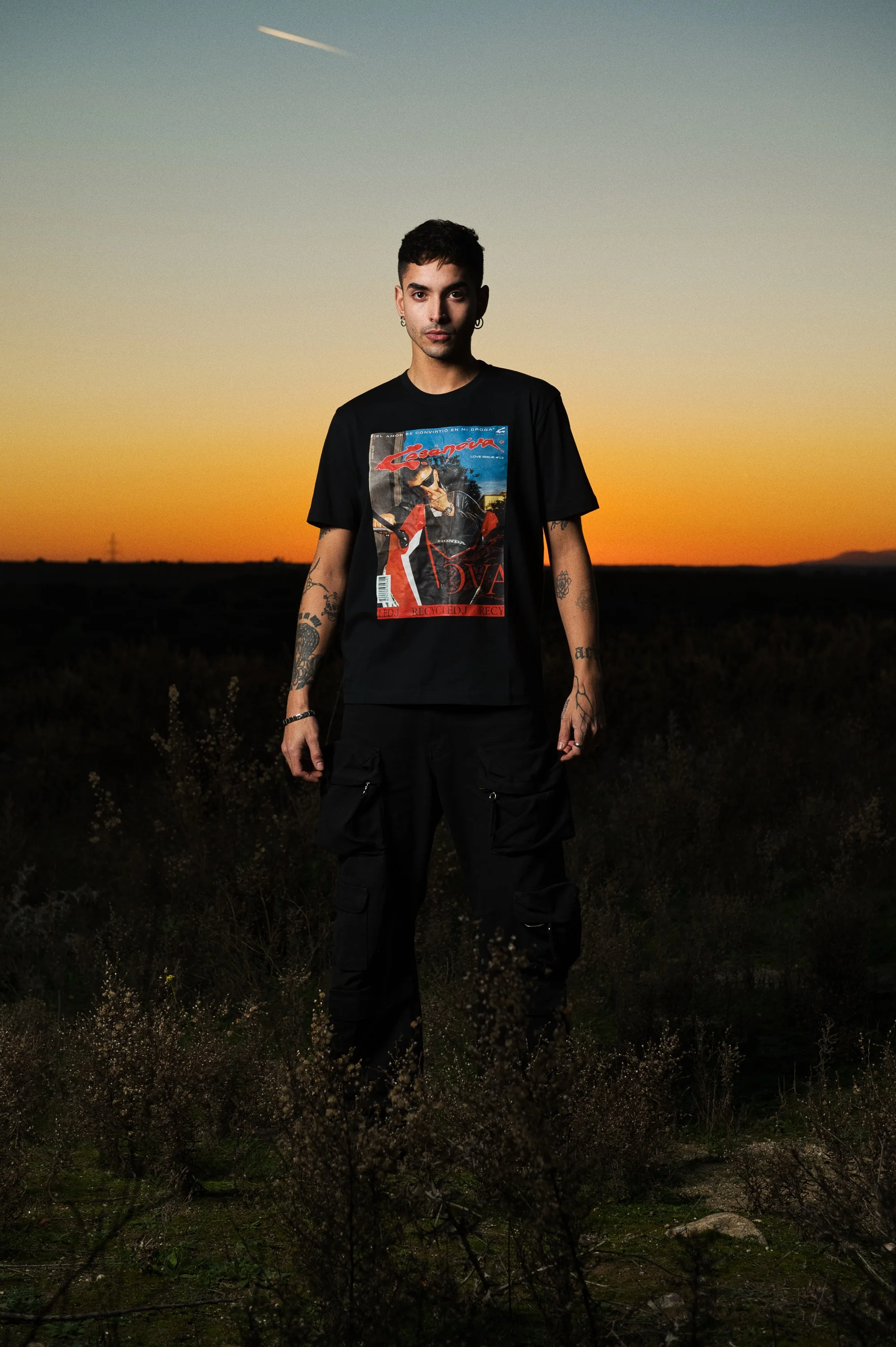 CAMISETA MAGAZINE NEGRA - Image 3